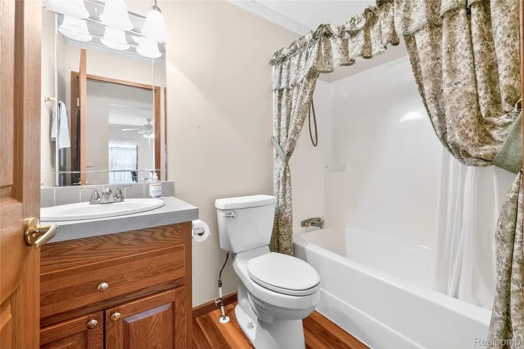 12239 Maple Creek Court Green Oak Township MI 48178