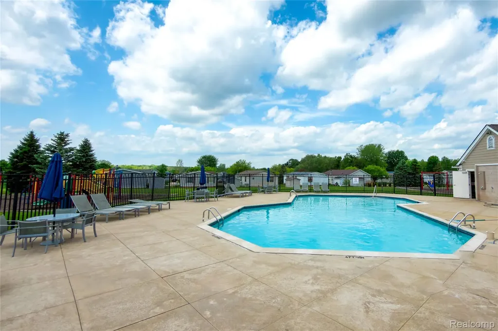 12239 Maple Creek Court Green Oak Township MI 48178