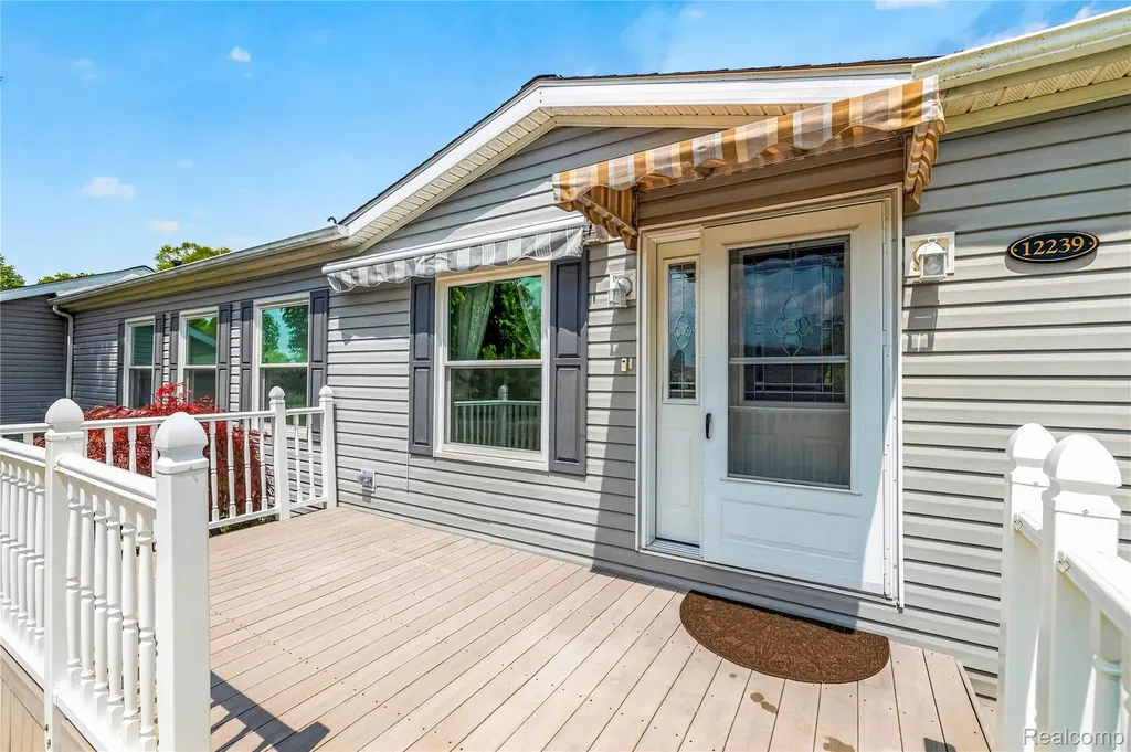 12239 Maple Creek Court Green Oak Township MI 48178