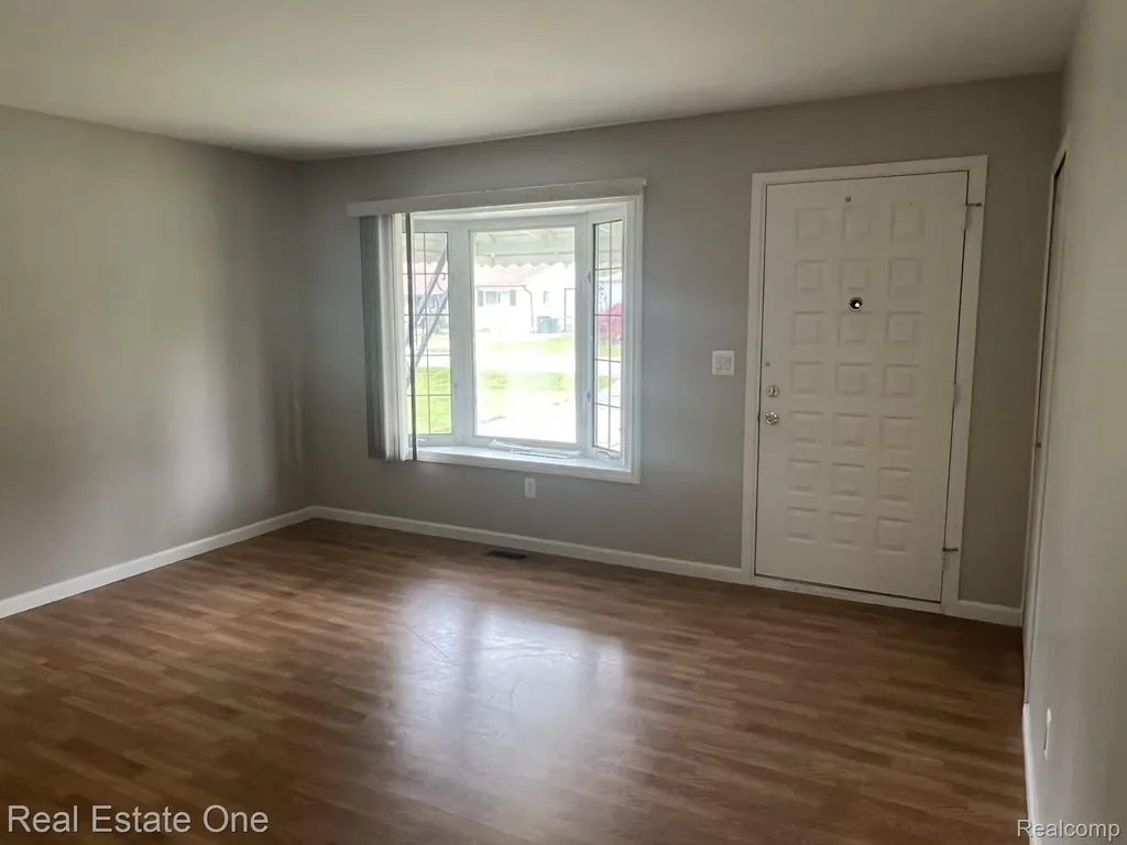 1092 Arthur Drive Troy City MI 48083