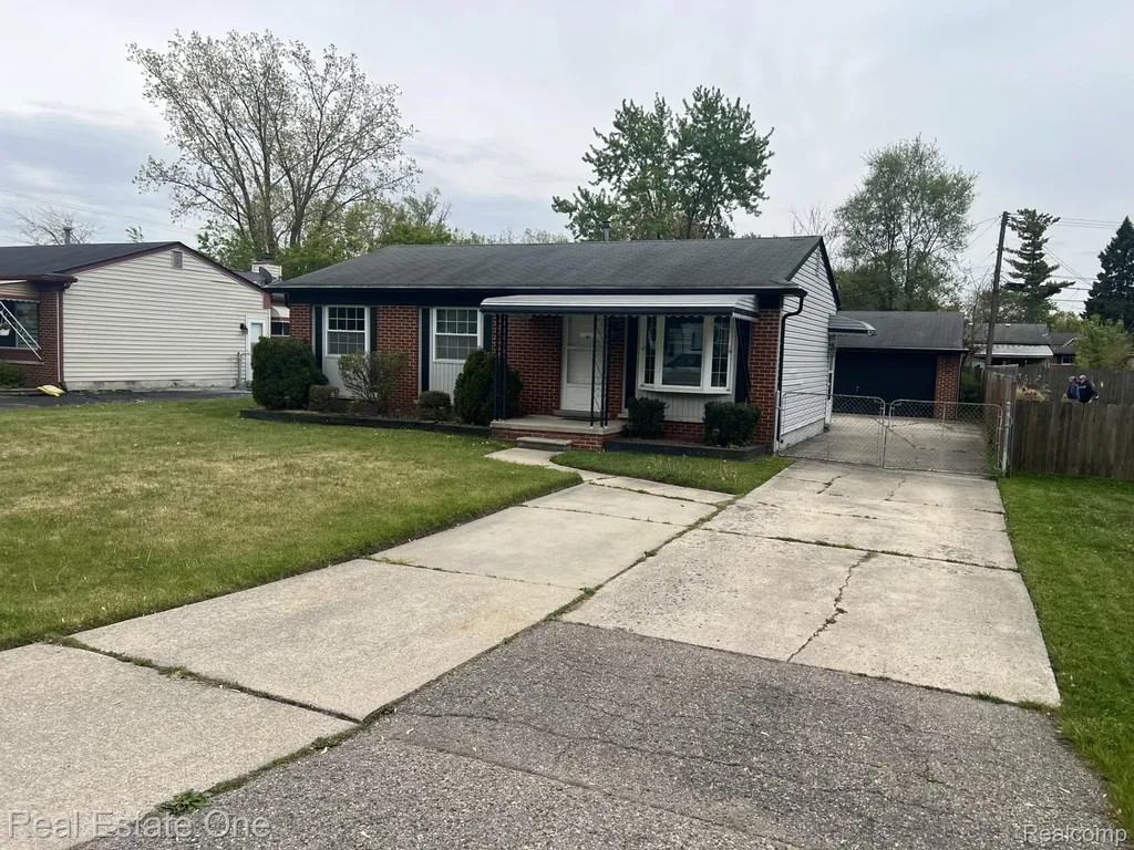 1092 Arthur Drive Troy City MI 48083