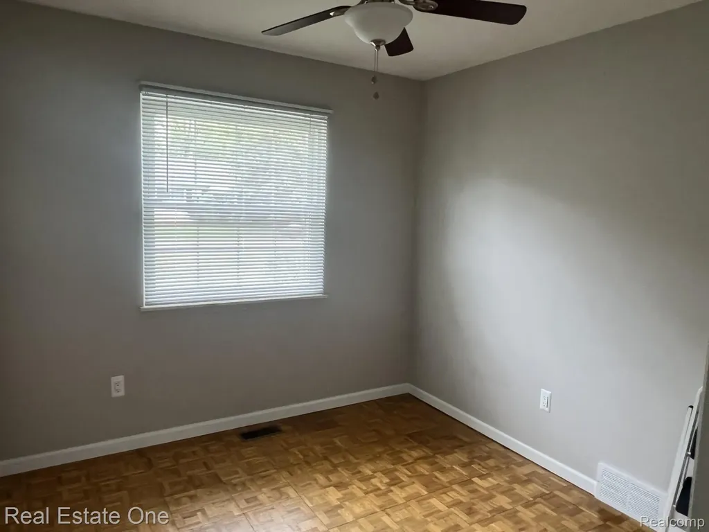 1092 Arthur Drive Troy City MI 48083