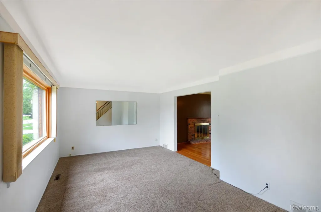 31139 Tecla Drive Warren City MI 48088