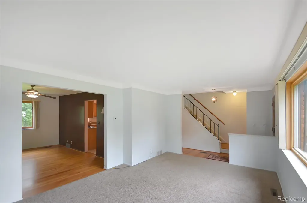 31139 Tecla Drive Warren City MI 48088