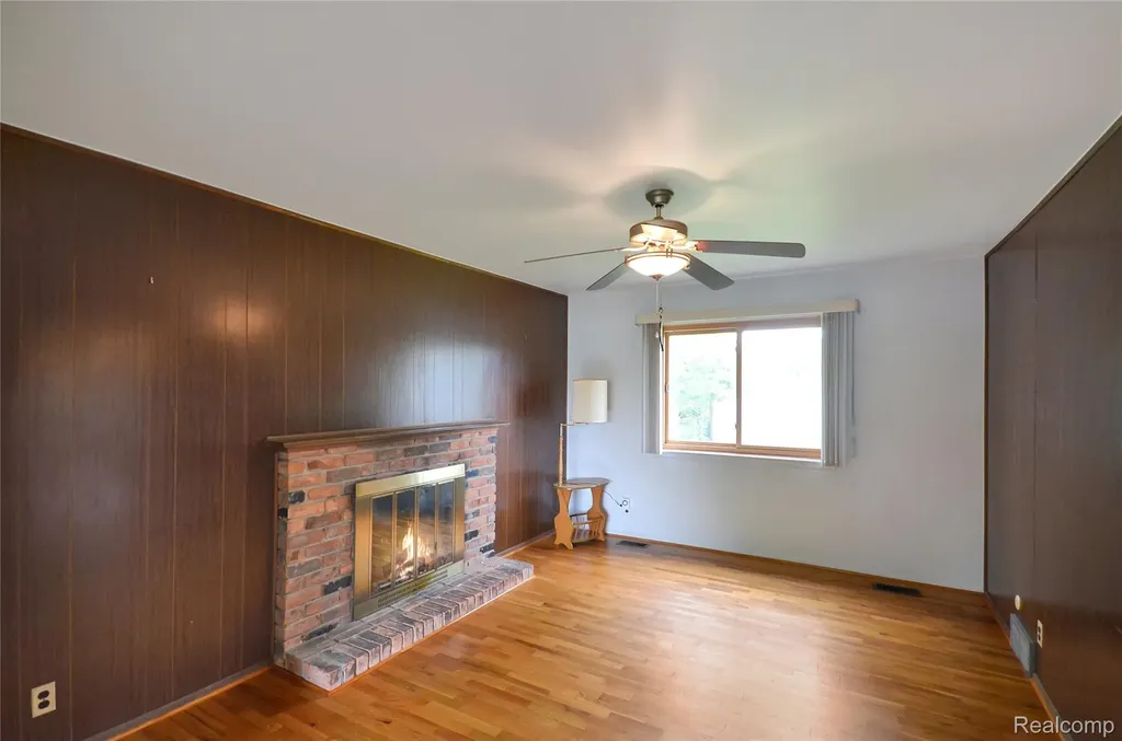 31139 Tecla Drive Warren City MI 48088