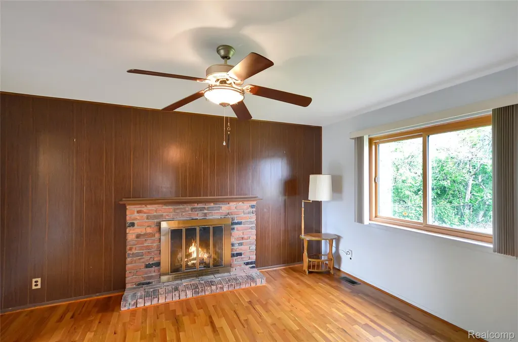 31139 Tecla Drive Warren City MI 48088