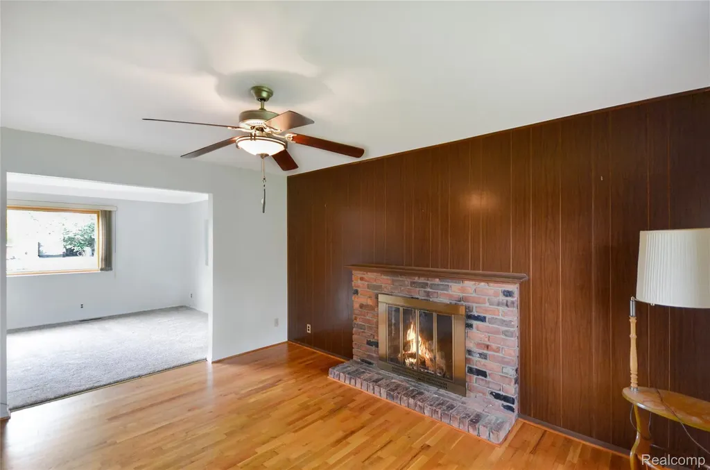 31139 Tecla Drive Warren City MI 48088