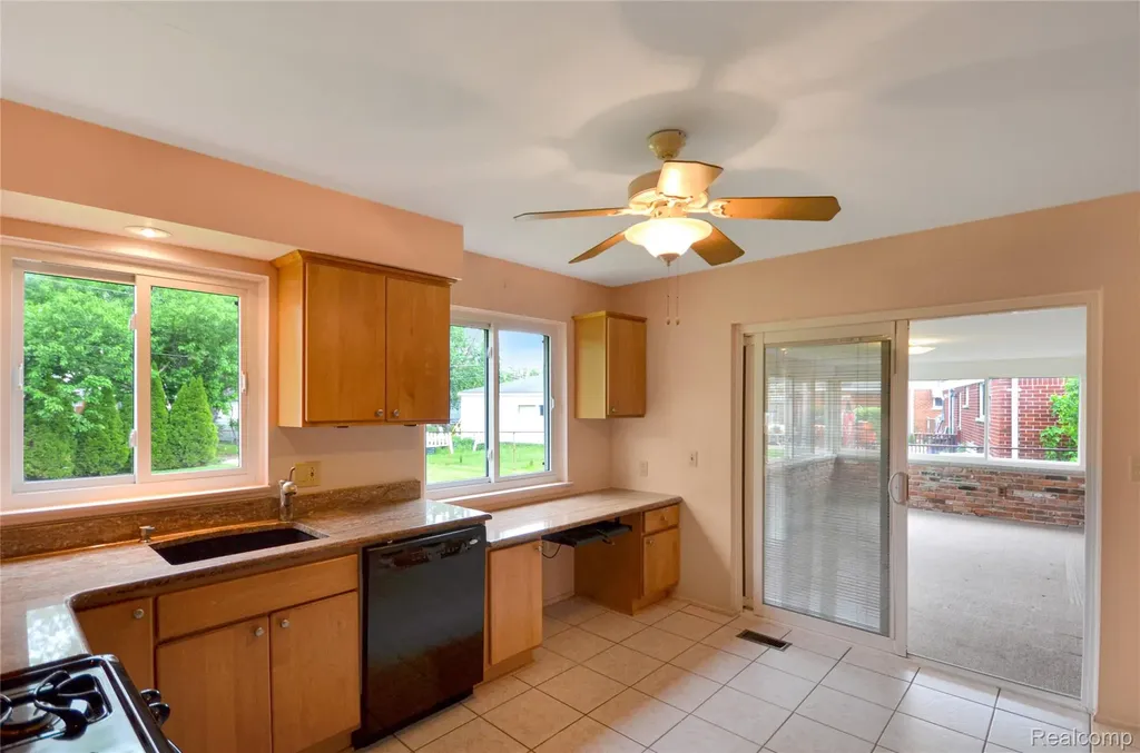 31139 Tecla Drive Warren City MI 48088