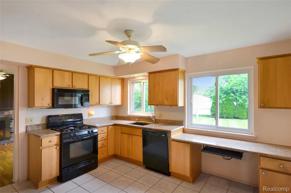 31139 Tecla Drive Warren City MI 48088