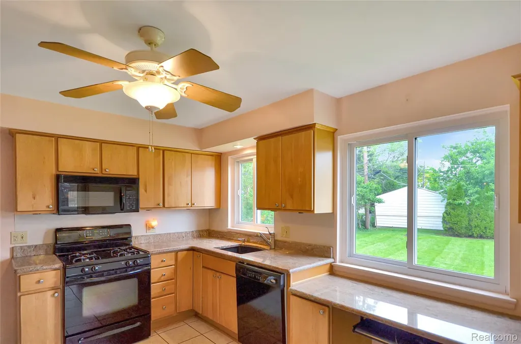 31139 Tecla Drive Warren City MI 48088