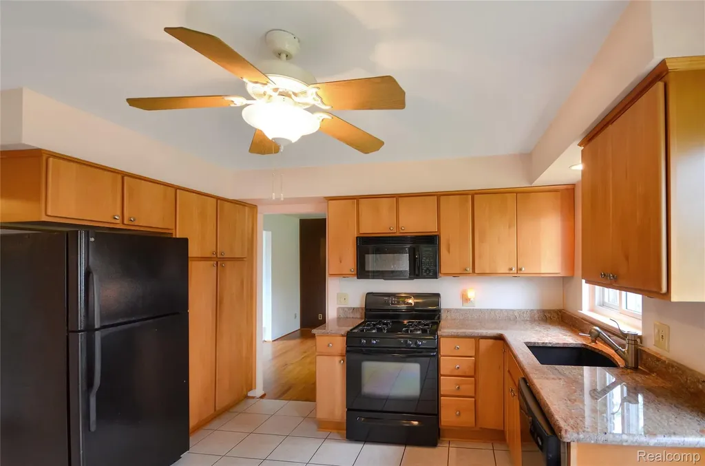 31139 Tecla Drive Warren City MI 48088