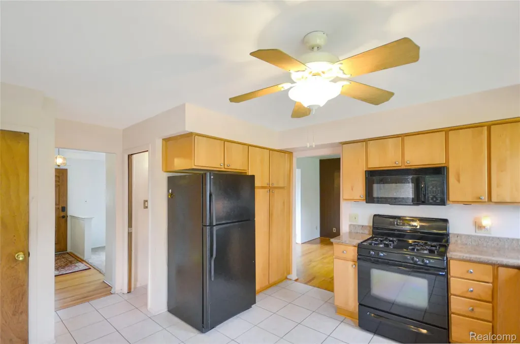 31139 Tecla Drive Warren City MI 48088