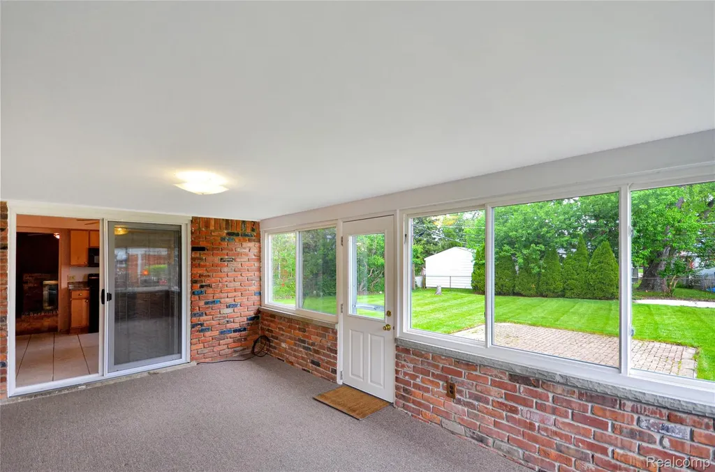 31139 Tecla Drive Warren City MI 48088
