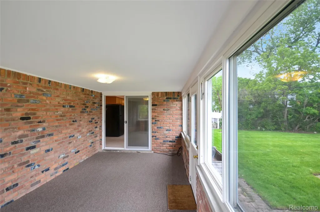31139 Tecla Drive Warren City MI 48088