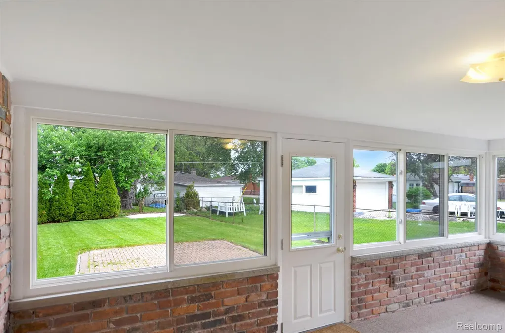 31139 Tecla Drive Warren City MI 48088
