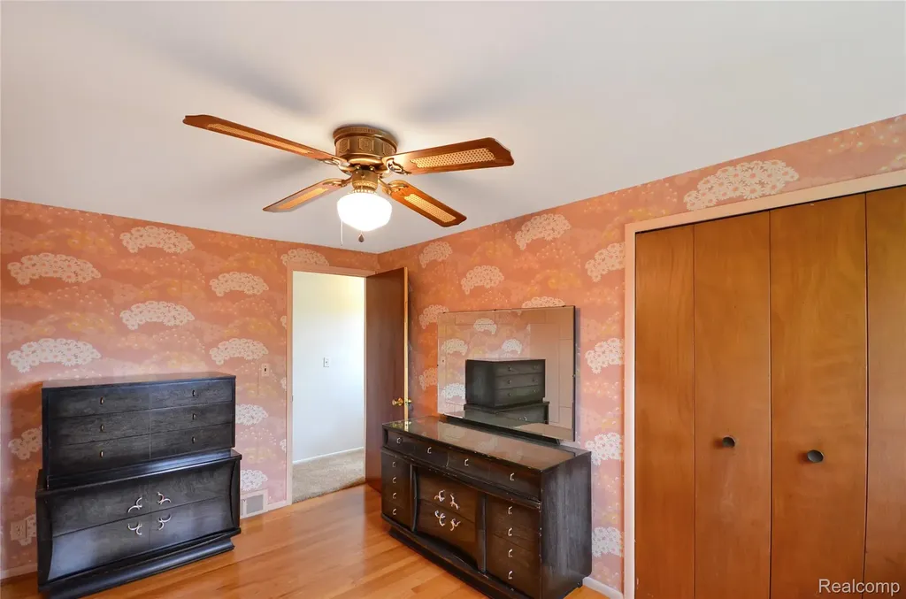 31139 Tecla Drive Warren City MI 48088