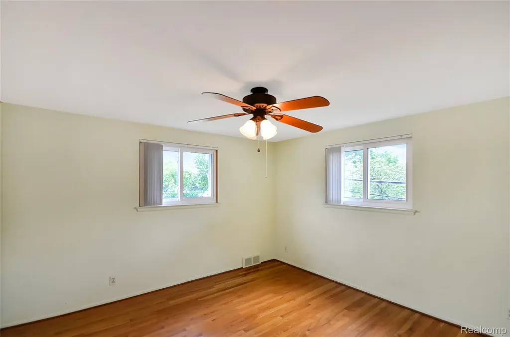 31139 Tecla Drive Warren City MI 48088