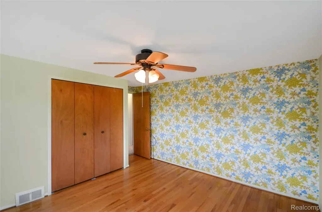 31139 Tecla Drive Warren City MI 48088