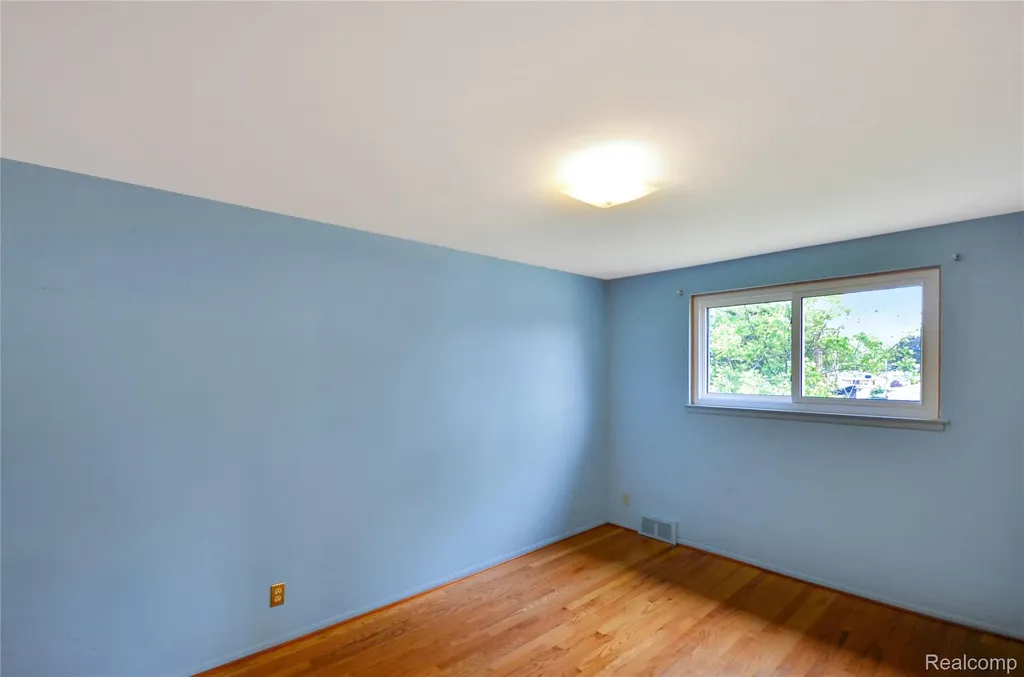 31139 Tecla Drive Warren City MI 48088