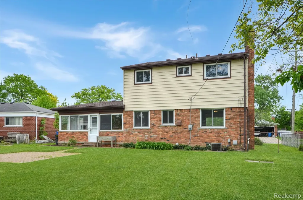 31139 Tecla Drive Warren City MI 48088