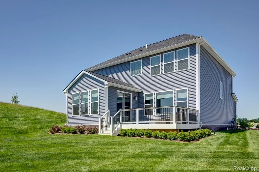 2400 Provencal Dr. Drive Commerce Charter Township MI 48382