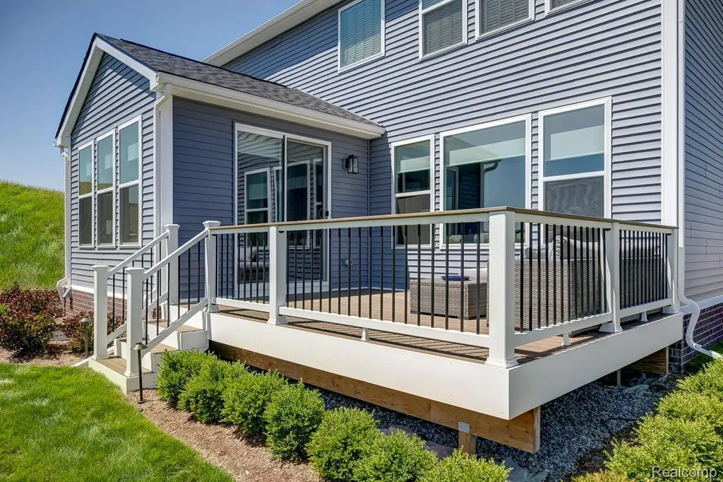 2400 Provencal Dr. Drive Commerce Charter Township MI 48382