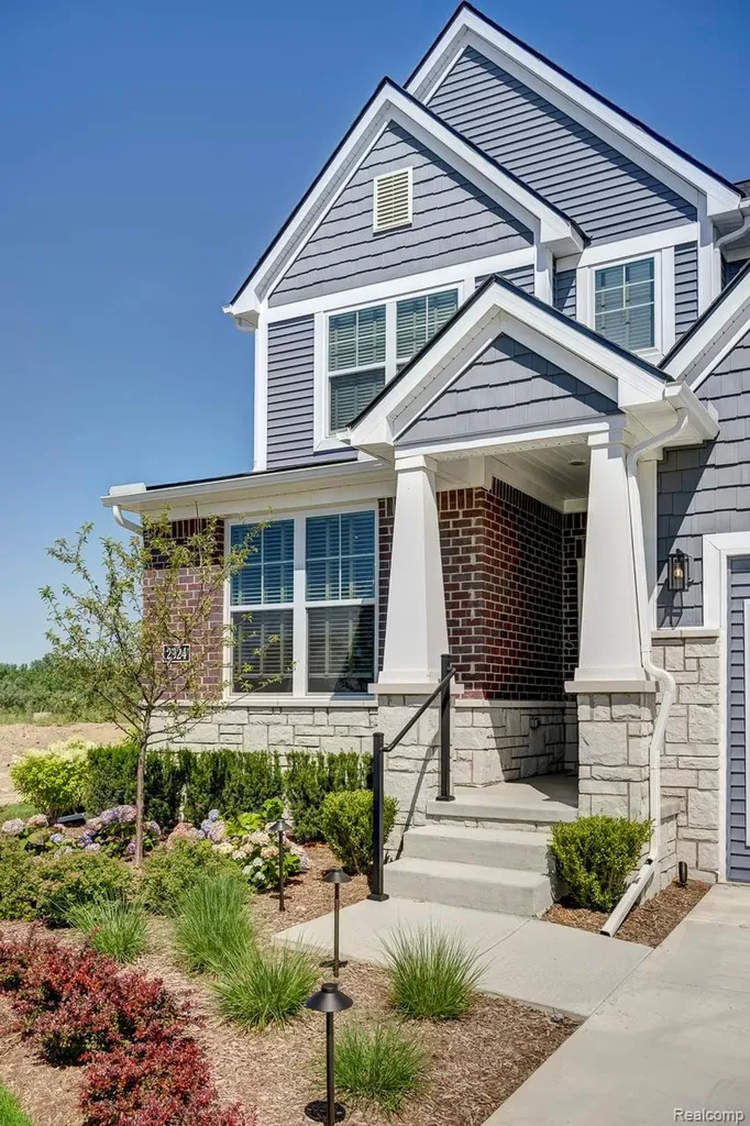 2400 Provencal Dr. Drive Commerce Charter Township MI 48382