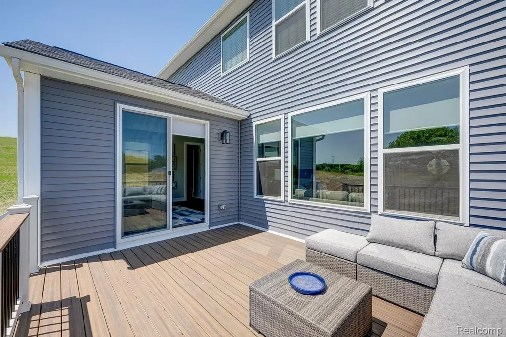 2400 Provencal Dr. Drive Commerce Charter Township MI 48382