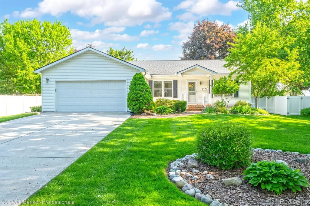 2470 Winkleman Drive Waterford Charter Township MI 48329