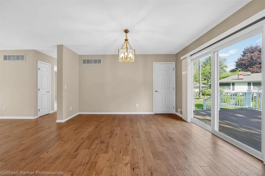 2470 Winkleman Drive Waterford Charter Township MI 48329