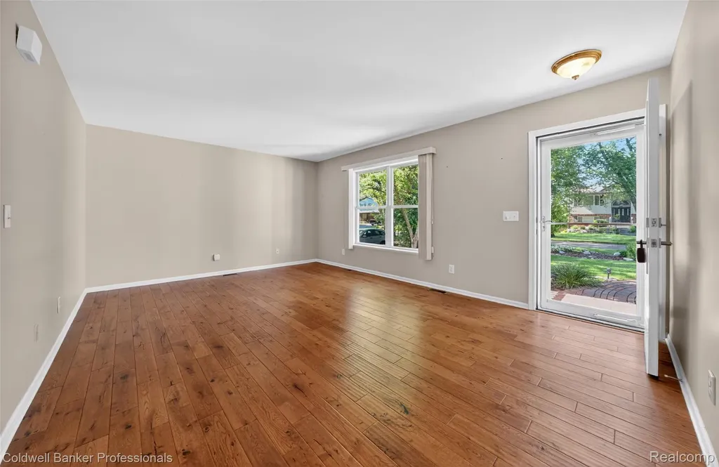 2470 Winkleman Drive Waterford Charter Township MI 48329
