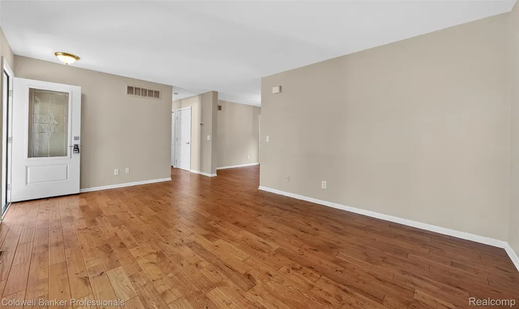 2470 Winkleman Drive Waterford Charter Township MI 48329
