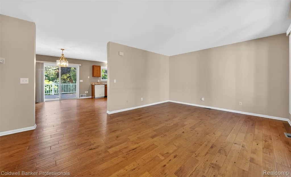 2470 Winkleman Drive Waterford Charter Township MI 48329