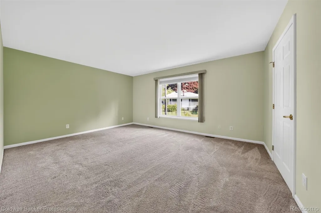 2470 Winkleman Drive Waterford Charter Township MI 48329