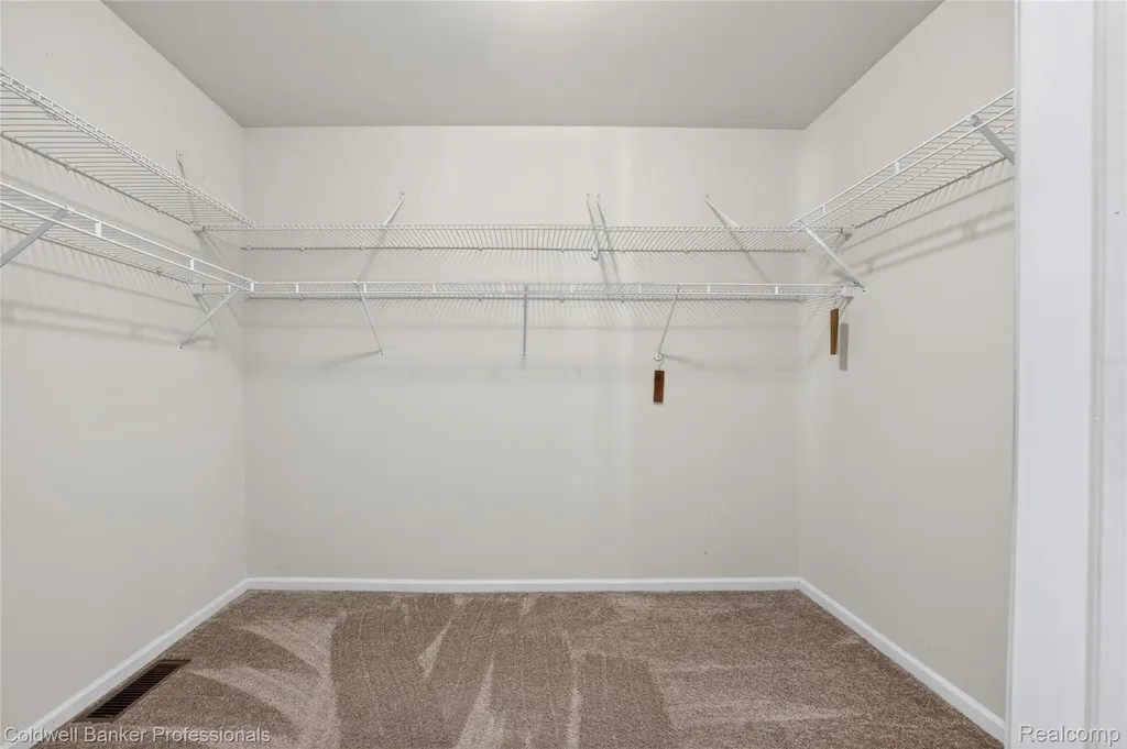 2470 Winkleman Drive Waterford Charter Township MI 48329