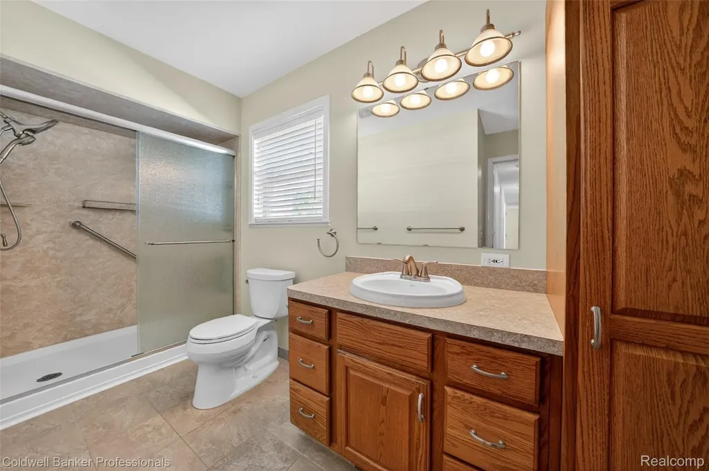 2470 Winkleman Drive Waterford Charter Township MI 48329