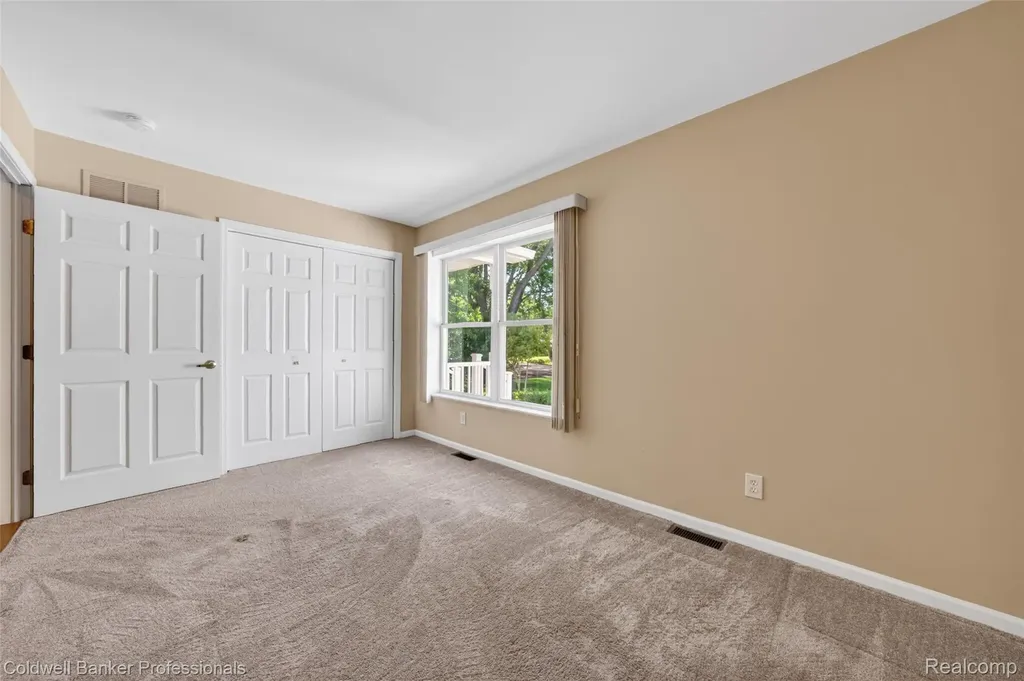 2470 Winkleman Drive Waterford Charter Township MI 48329
