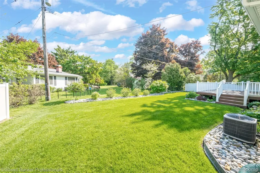 2470 Winkleman Drive Waterford Charter Township MI 48329
