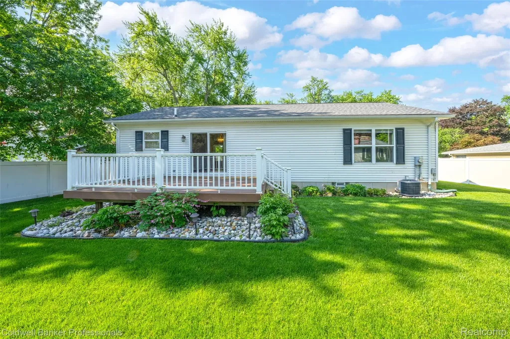 2470 Winkleman Drive Waterford Charter Township MI 48329