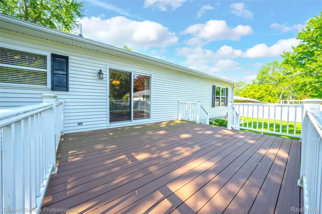 2470 Winkleman Drive Waterford Charter Township MI 48329