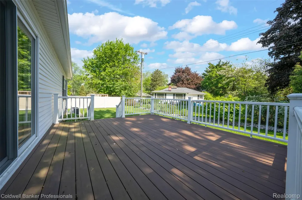 2470 Winkleman Drive Waterford Charter Township MI 48329