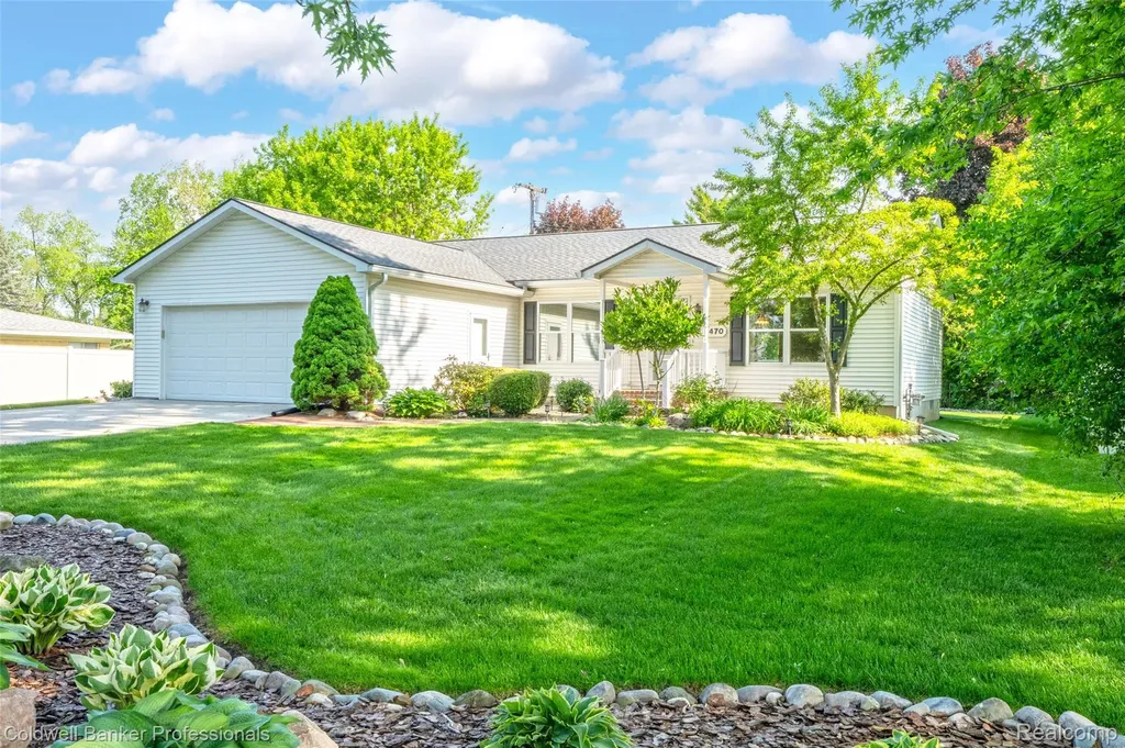 2470 Winkleman Drive Waterford Charter Township MI 48329