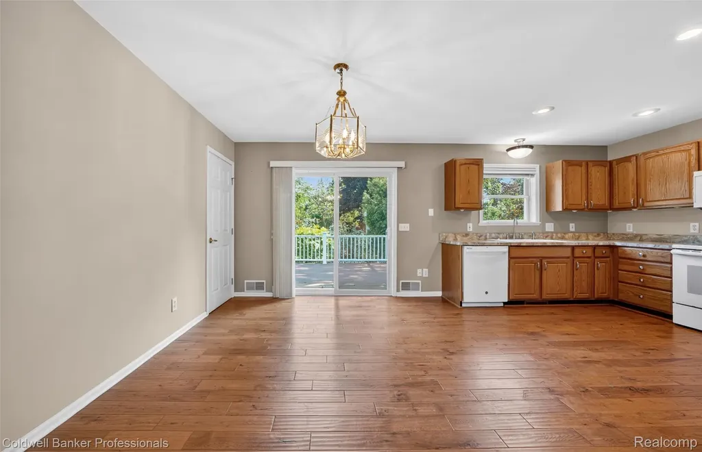 2470 Winkleman Drive Waterford Charter Township MI 48329