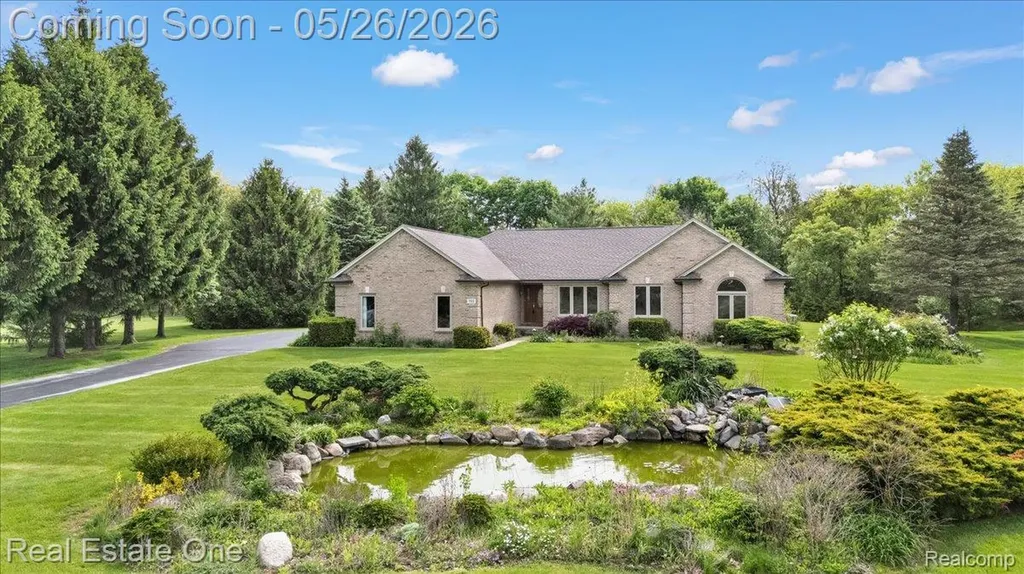 751 Bristol Lane Orion Charter Township MI 48348