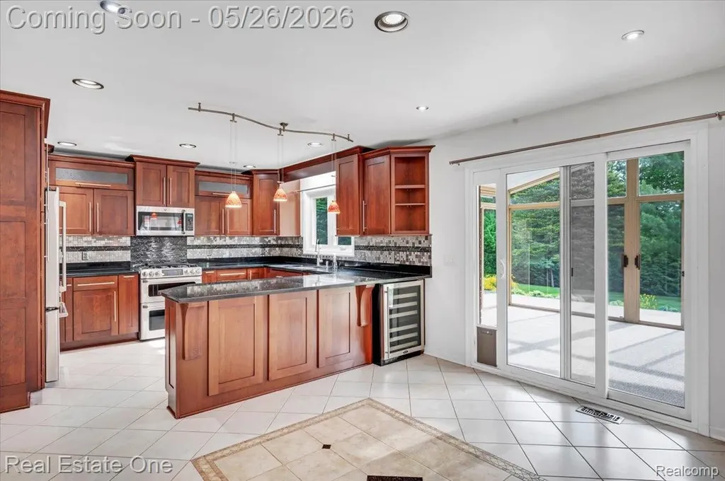 751 Bristol Lane Orion Charter Township MI 48348