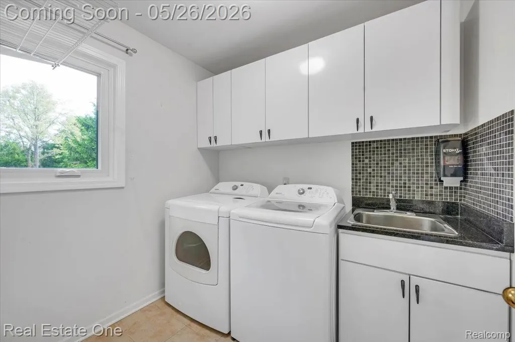 751 Bristol Lane Orion Charter Township MI 48348