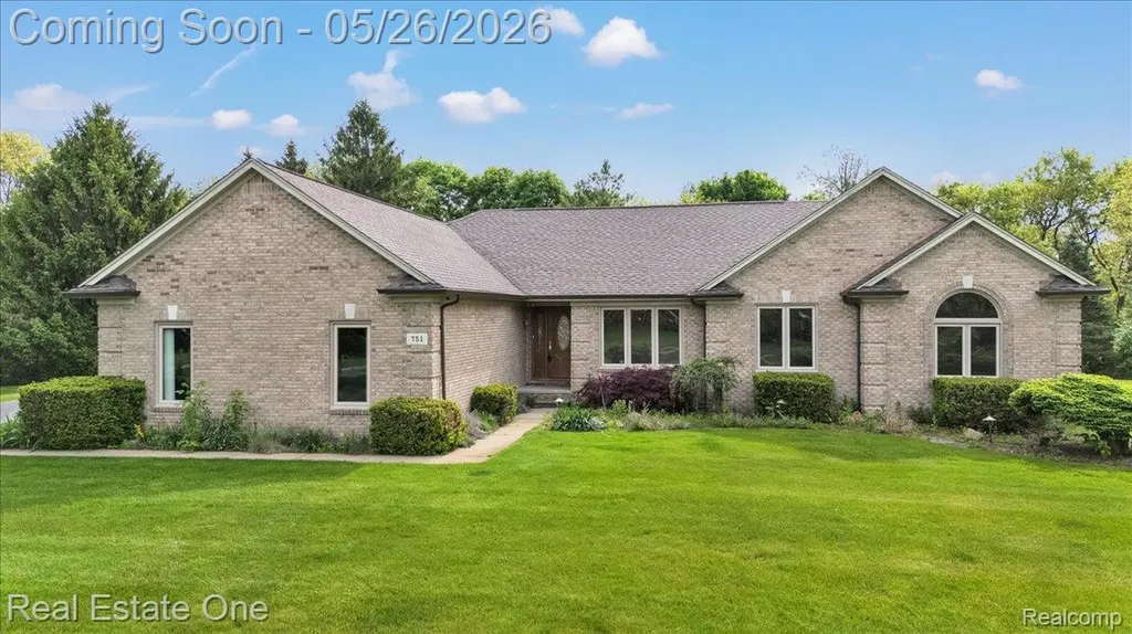 751 Bristol Lane Orion Charter Township MI 48348