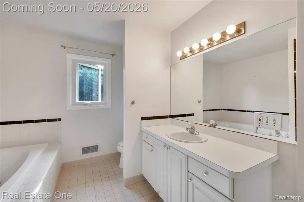 751 Bristol Lane Orion Charter Township MI 48348