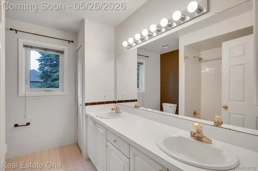751 Bristol Lane Orion Charter Township MI 48348