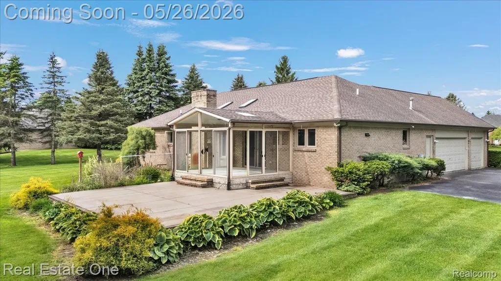 751 Bristol Lane Orion Charter Township MI 48348